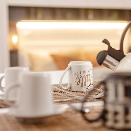 バーリApulialux Penthouse & Garden Con Spa In Centroアパートメント エクステリア 写真